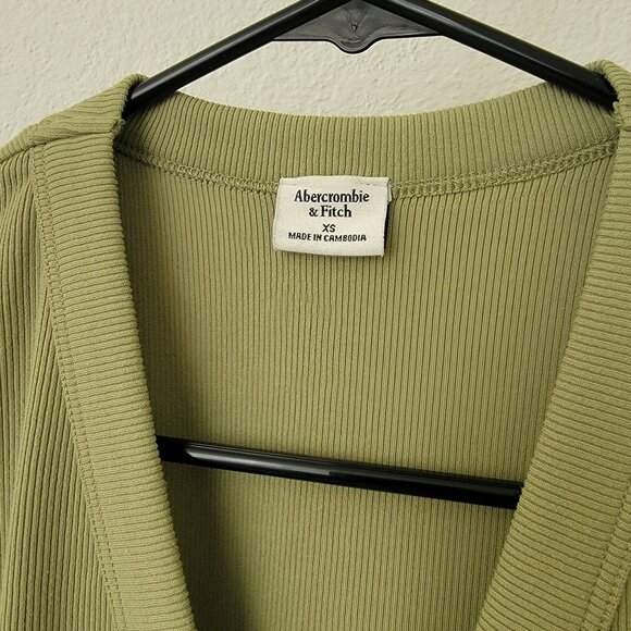 ABERCROMBIE Asymmetrical Button-Through Top Green Sage XS - Picture 5 of 5